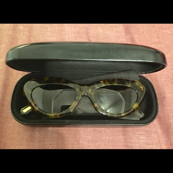 Diff sunglasses with A Gucci case . Both are new. - Picture 6 of 6